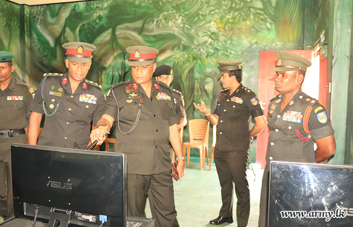 යුද්ධ හමුදා පර්යේෂණ සංකල්ප හා මූලධර්ම අධ්‍යක්‍ෂකතුමන් ප්‍රගුණ හා සැඟවුණු වෙඩිකරු පුහුණු පාසලේ අධීක්ෂණ සංචාරයක