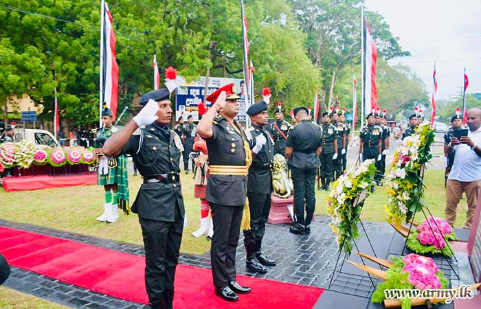 ලුතිනන් ජෙනරල් ඩෙන්සිල් කොබ්බෑකඩුව ජ්‍යෙෂ්ඨ නිලධාරිතුමන්ගේ 32 වන ගුණාණුස්මරණය එතුමන්ගේ පිළිරුව අභියසදී