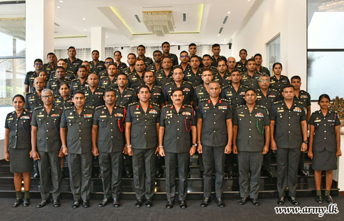 ශ්‍රී ලංකා යුද්ධ හමුදා භඨකාර්ය සම්පාදක අණසක මූලස්ථානයේ ආඥාපති නිරීක්ෂණ සංචාරිකාවක
