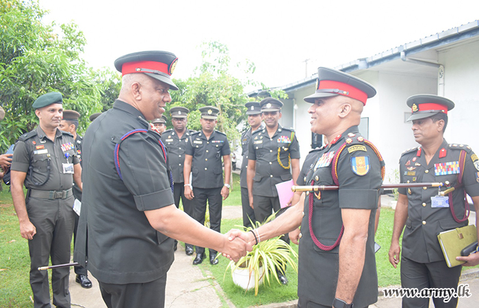 යුද්ධ හමුදා විධායක ජෙනරාල් යුද්ධ හමුදා තූර්ය වාදක හා රංග කලා අධ්‍යක්‍ෂ මණ්ඩලයේ සංචාරයක