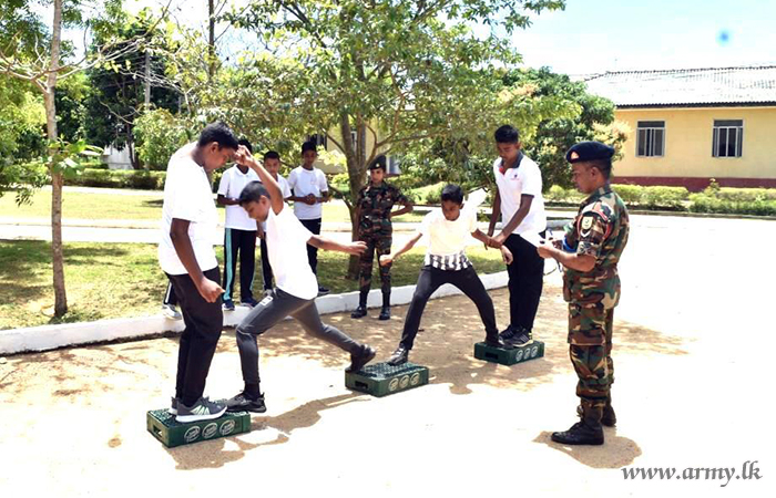 24 පාබල සේනාංකය මූලිකත්වයෙන්  සිසු සිසුවියන් සඳහා නායකත්ව පුහුණු වැඩසටහනක්
