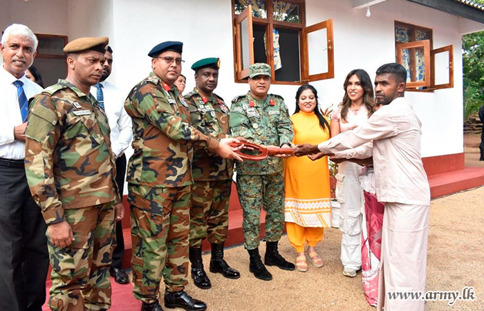 Troops Construct a New Home for Family in Kolongaswewa