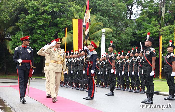 ධූරයෙන් නික්මයන ආරක්‍ෂක සේනා ආඥාපති - බටහිර වෙත ආචාරය