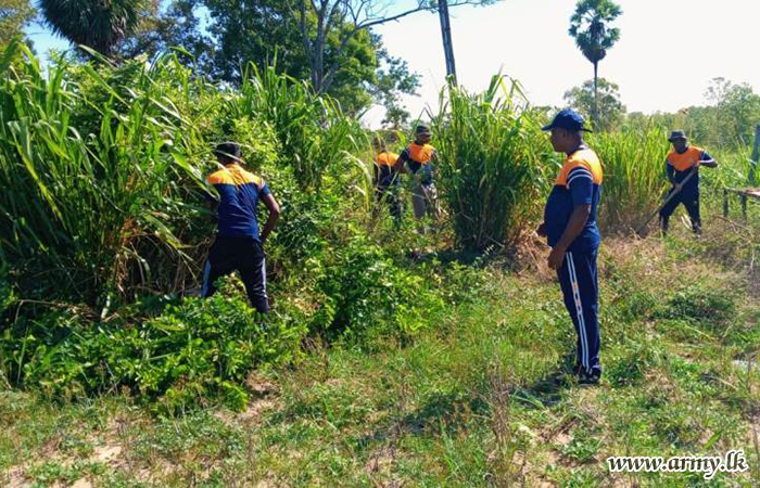 Shramadana Campaign Organised by 8 SLNG at Thottama Rajamaha Viharaya