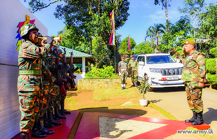 ආරක්‍ෂක සේනා ආඥාපති - මධ්‍යම භකාස අණසක - මධ්‍යම යටතේ ස්ථාපිත  ඒකකන් සහ දියතලාව යුද්ධ හමුදා මූලික රෝහලේ නිරීක්‍ෂණ චාරිකාවක