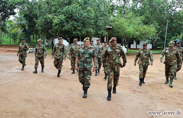 ආරක්‍ෂක සේනා ආඥාපති - බටහිර තම බලසේනා සහ බලඇණි වල නිල සංචාරයක