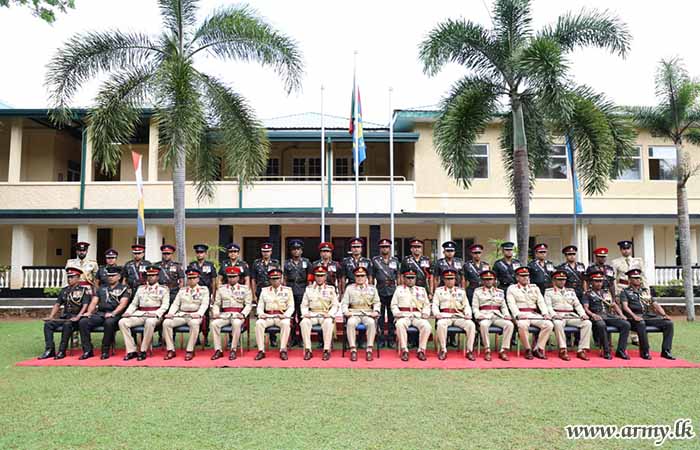 ආරක්‍ෂක සේනා ආඥාපති - බටහිර අණදෙන පාබල සේනාංකයක්, පාබල බලසේනාවක් සහ බලඇණියක් වෙත නිළ සංචාරයක