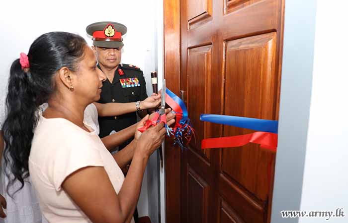 6 කාරක රෙජිමේන්තු ශ්‍රී ලංකා කාලතුවක්කු හමුදාවෙන් නිවාස අවශ්‍යතා ඇති පවුලක් වෙනුවෙන් නව නිවසක්