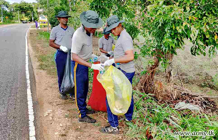 53 පාබල සේනාංකයේ භට පිරිස් පිරිසිදු කිරීමේ වැඩසටහනක් පවත් වයි