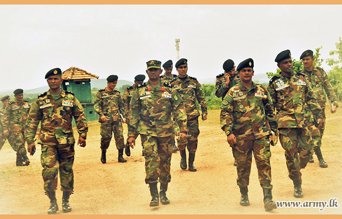 ශ්‍රී ලංකා සන්නාහ සන්නද්ධ බලකායේ බලකාධිපති 6 ආධාරක රෙජිමේන්තුව ශ්‍රී ලංකා සන්නාහ සන්නද්ධ බලකායේ නිල සංචාරයක