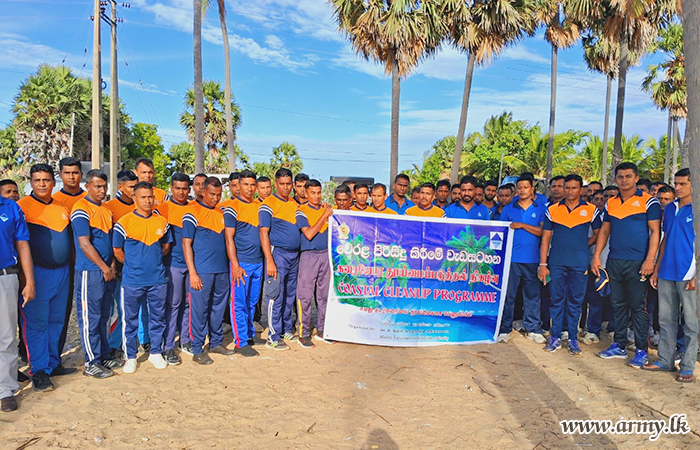 24 පාබල සේනාංකයේ මූලිකත්වයෙන් වෙරළ තීරය පිරිසිදු කිරීමේ වැඩසටහනක්