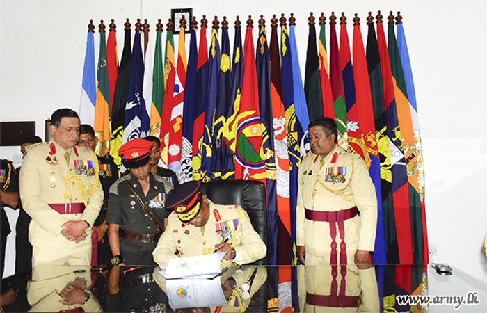 නව ආරක්‍ෂක සේනා ආඥාපති - මධ්‍යම රාජකාරි අරඹයි