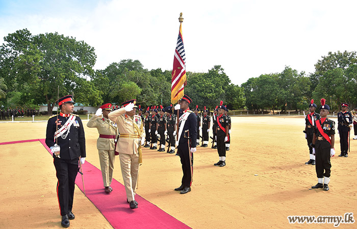 ධූරයෙන් නික්ම යන 58 පාබල සේනාංකයේ සේනාංකාධිපතිතුමන් වෙත එම සේනාංක මූලස්ථානයේ ගෞරවාචාරය
