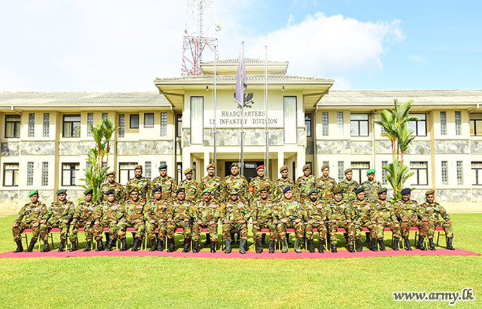 ආරක්‍ෂක සේනා ආඥාපති  - මධ්‍යම 12 පාබල සේනාංකයේ නිල සංචාරයක