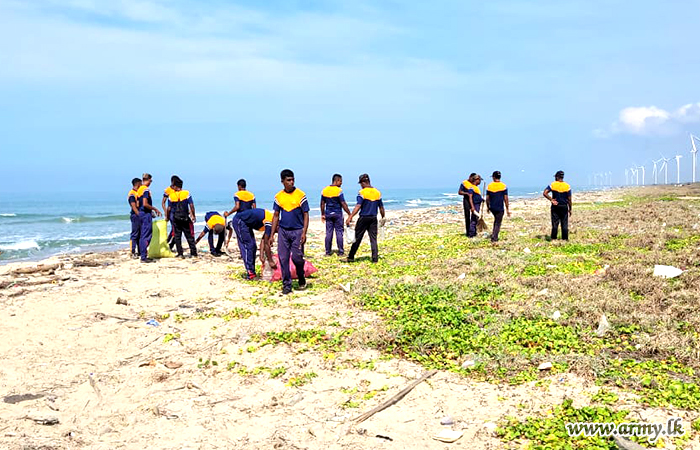 543 පාබල බලසේනාවේ භටපිරිස් මූලිකත්වයෙන් වෙරළ තීරය පිරිසිදු කිරීමේ වැඩසටහනක්