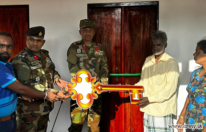 16 බලඇණිය ශ්‍රී ලංකා සිංහ රෙජිමේන්තුවේ මූලිකත්වයෙන් අවශ්‍යතා සහිත පවුලක් වෙනුවෙන් නව නිවසක්