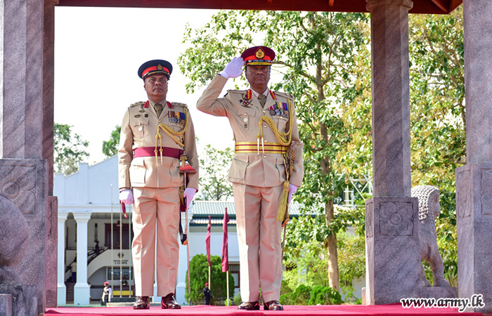ධූරයෙන් නික්ම යන 1 බලකායේ පස්වන බලකාධිපතිතුමන් වෙත එම බලකායේ ගෞරවාචාරය