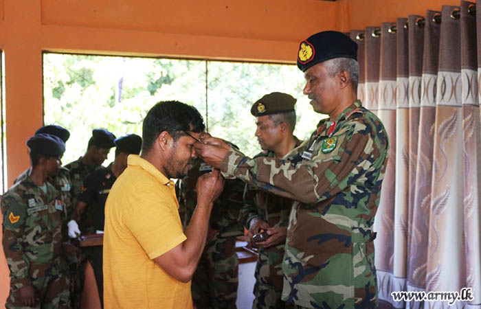 56 Infantry Division Distributes Spectacles for Vision-Impaired People in Kakyankulam