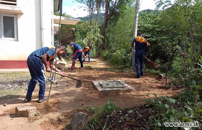 Troops of 11 Infantry Division Engage in Island-Wide Cleaning Programmes for 75th Army Anniversary