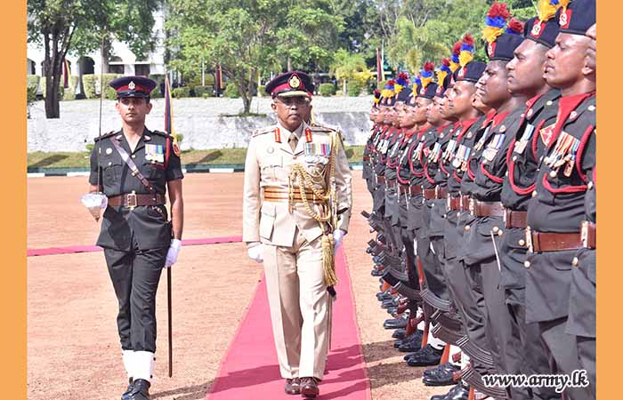 ධූරයෙන් නික්ම යන ශ්‍රී ලංකා යුද්ධ හමුදා වෛද්‍ය බලකායේ බලකාධිපතිට එම රෙජිමේන්තුවේ ගෞරවාචාරය