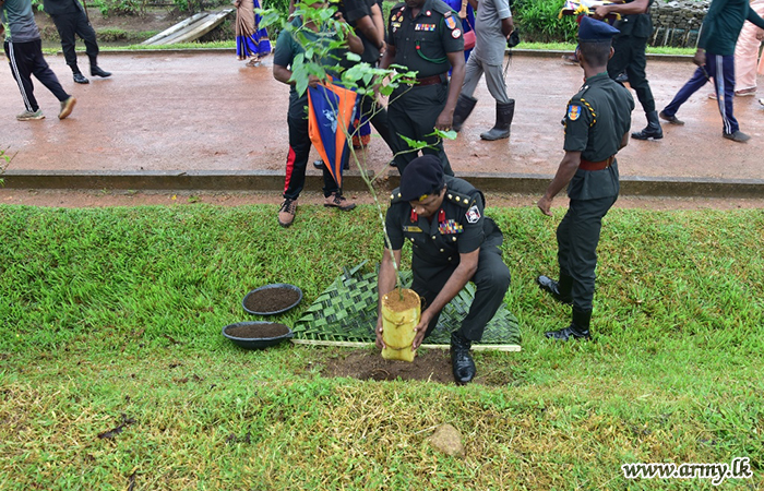 ශ්‍රී ලංකා යුද්ධ හමුදාවේ 75 වන සංවත්සර දිනය නිමිත්තෙන් දීප ව්‍යාප්ත රුක් රෝපණ වැඩසටහනක්