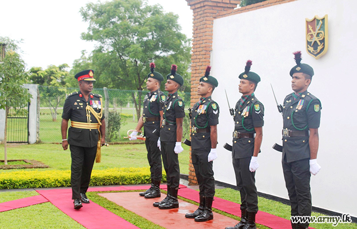 21 පාබල සේනාංකයේ සේනාංකාධිපති යාන්ත්‍රික පාබල පුහුණු මධ්‍යස්ථානය සහ 2 බලඇණිය යාන්ත්‍රික පාබල රෙජිමේන්තුවේ නිල සංචාරයක