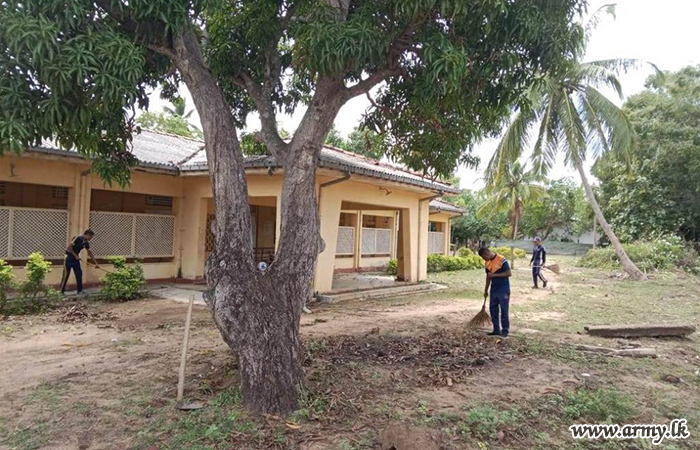 553 පාබල බලසේනාව වෙතින් ධර්මපුරම් රෝහලේදී ශ්‍රමදාන වැඩසටහනක් ක්‍රියාත්මක කරයි