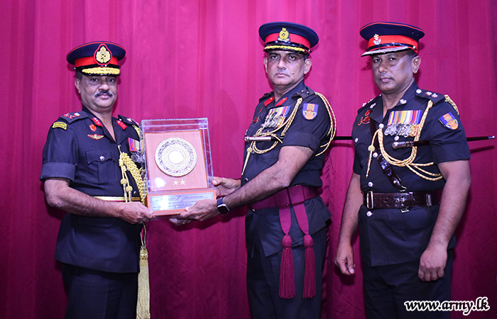 ශ්‍රී ලංකා යුද්ධ හමුදා ස්වේච්ඡා බලසේනාවේ නියෝජ්‍ය සේනාවිධායක ශ්‍රී ලංකා යුද්ධ හමුදා ස්වේච්ඡා බලසේනා පුහුණු පාසලේ නිල සංචාරයක