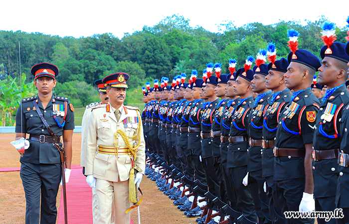 ධූරයෙන් නික්ම යන ශ්‍රී ලංකා යුද්ධ හමුදා ස්වේච්ඡා බලසේනාවේ නියෝජ්‍ය සේනාවිධායකතුමන් වෙත එම මූලස්ථානයේ ගෞරවාචාරය 
