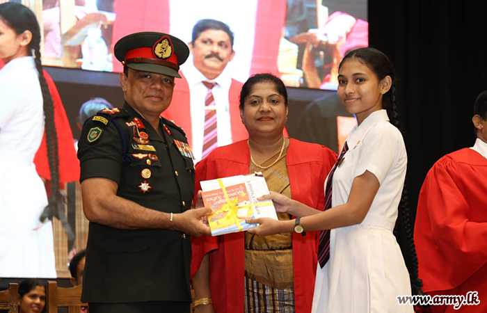 පන්නිපිටිය ධර්මපාල විද්‍යාලයේ ත්‍යාග ප්‍රධානෝත්සවය මේජර් ජෙනරල් ඒ.එච්.එල්.ජී. අමරපාල ආර්ඩබ්ලිව්පී ආර්එස්පී එන්ඩීසී පීඑස්සී ගේ ප්‍රධානත්වයෙන්