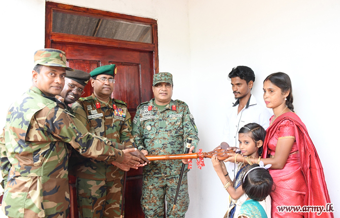 යුද්ධ හමුදාවේ මූලිකත්වයෙන් වන්නි ප්‍රදේශයේ ඉදිකළ නව නිවාස නිවාසලාභීන් වෙත පවරාදෙයි