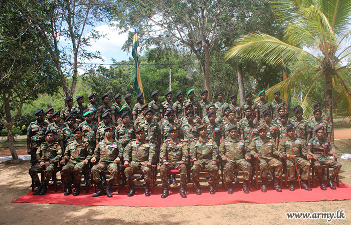 56 පාබල සේනාංකයේ සේනාංකාධිපති සිය බලප්‍රදේශයේ සංචාරයක