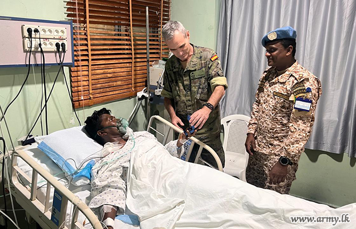 UNIFIL Commander Visits Injured Soldier in Tyre