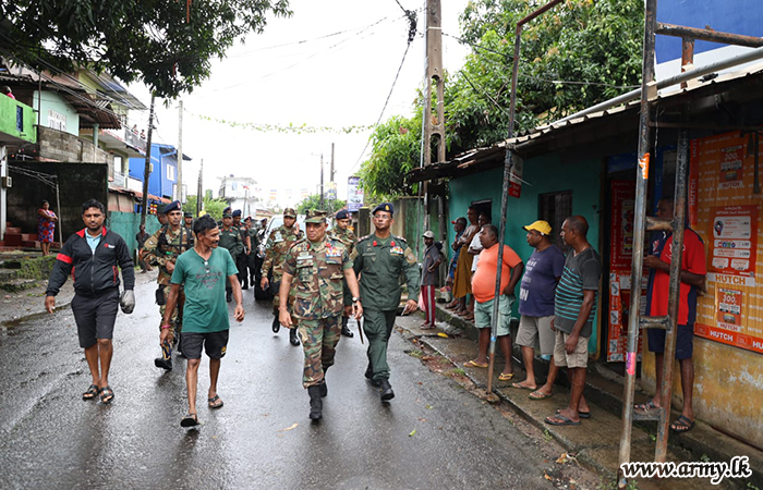Commander SF (West) Inspects Flood Affected People at IDP Centres