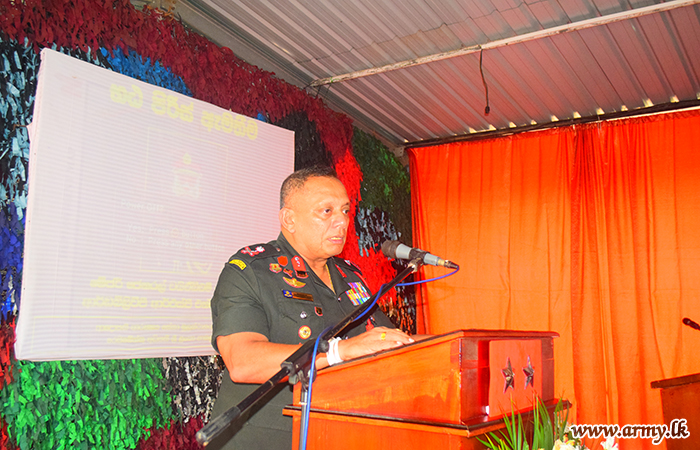 ආරක්‍ෂක සේනා ආඥාපති - මධ්‍යම 4 බලඇණිය ශ්‍රී ලංකා පාබල හමුදාවේ නිල සංචාරයක