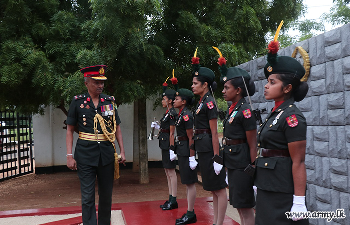 ශ්‍රී ලංකා යුද්ධ හමුදා කාන්තා බලකායේ බලකාධිපති ඒකක සංචාරයක නිරතවෙයි