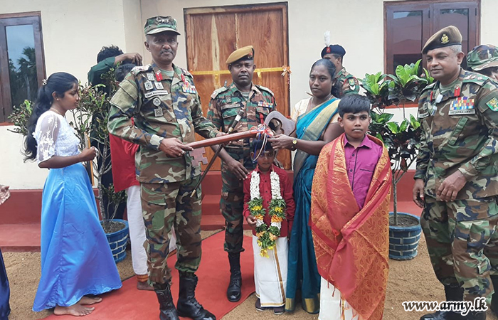 17 (V) SLLI Troops Build New Home for Needy Family in Pampeimadu