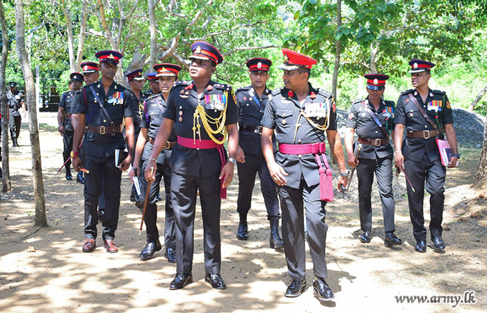 61 පාබල සේනාංකයේ සේනාංකාධිපතිතුමන් 572 පාබල බලසේනාවේ නිල සංචාරයක