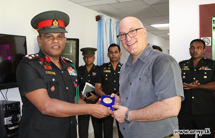 එක්සත් ජාතීන්ගේ දූත පිරිසක් ශ්‍රී ලංකා සාමසාධක මෙහෙයුම් පුහුණු ආයතනයේ නිල සංචාරයක