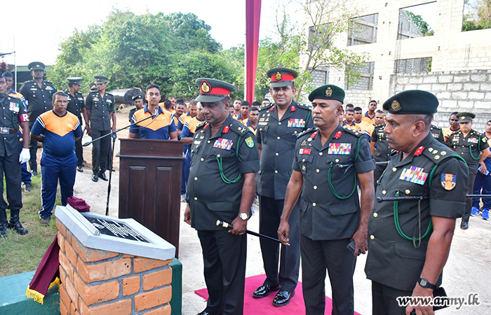 යාන්ත්‍රික පාබල රෙජිමේන්තුවේ ඉදිකළ නව ටෙනිස් පිටිය සහ එළිමහන් ශරීර සුවතාගාරය විවෘත කරයි