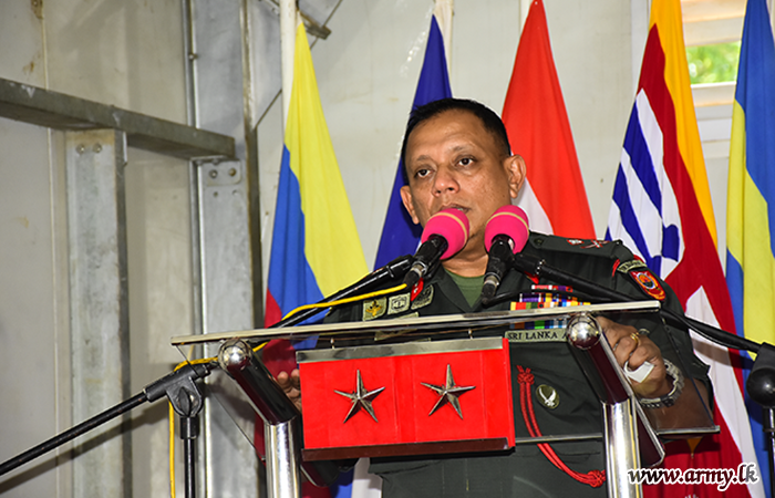 ආරක්‍ෂක සේනා ආඥාපති - මධ්‍යම 12 පාබල සේනාංකයේ නිල සංචාරයක