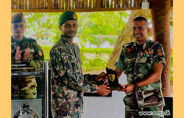 ශ්‍රී ලංකා ගුවන් හමුදා ශිෂ්‍ය නිලධාරීන් සහ සෙසුනිලයන් පිරිසක් ශ්‍රී ලංකා ඉංජිනේරු බලකා පුහුණු පාසලෙහි අධ්‍යාපන චාරිකාවක