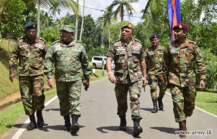 ආරක්‍ෂක සේනා ආඥාපති - බටහිර 611 පාබල බලසේනාවේ නිල සංචාරයක