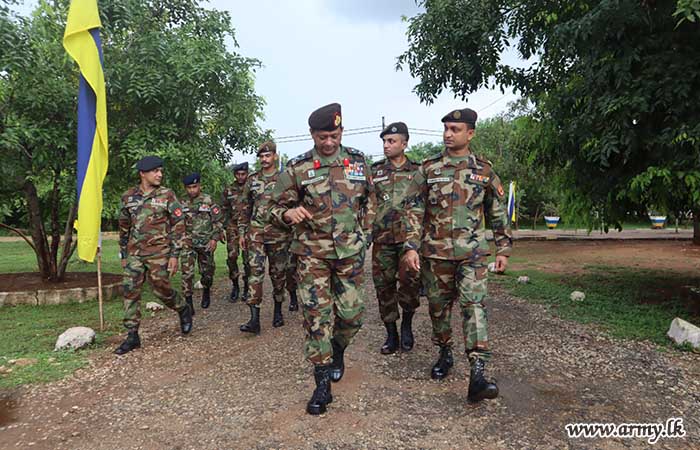 භඨකාර්ය සම්පාදක අණසක ආඥාපති - යාපනය, 5 ශ්‍රී ලංකා යුද්ධ හමුදා සේවා බලකායේ නිල සංචාරයක