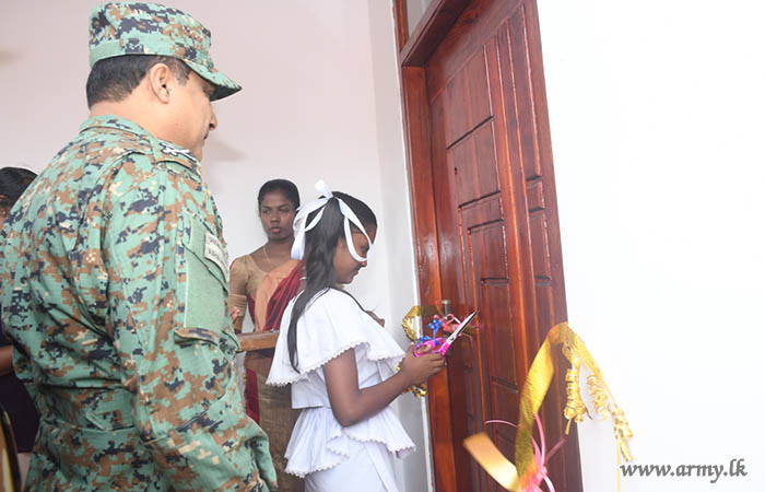 Troops of 2 (V) VIR Construct Two Houses