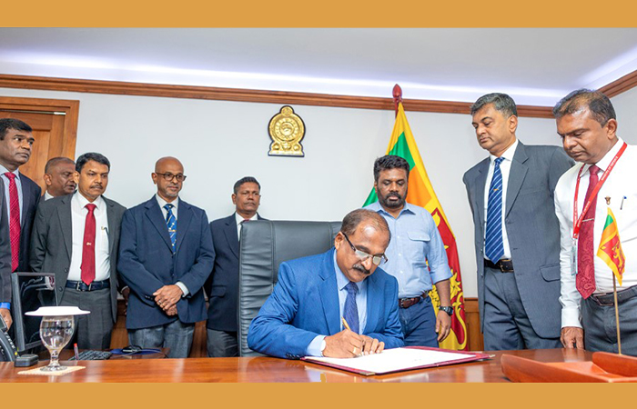 ආරක්‍ෂක නියෝජ්‍ය  අමාත්‍යතුමන් රාජකාරී අරඹයි