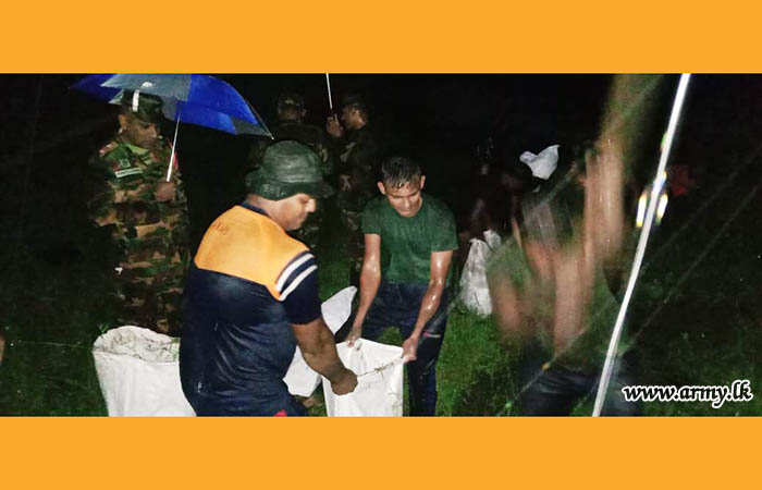 Army Troops Assist in Restoration of Sithuminiyakulam Tank Bund