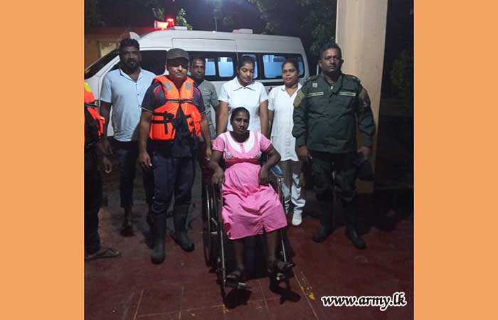 Troops of 233 Infantry Brigade Aid Flood Victims