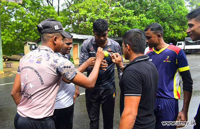 மின்னேரிய காலாட் படை பயிற்சி  நிலையத்தில் இராணுவத்தினருக்கு குழு கட்டமைப்பு செயற்பாடு தொடர்பான பயிற்சி திட்டம்