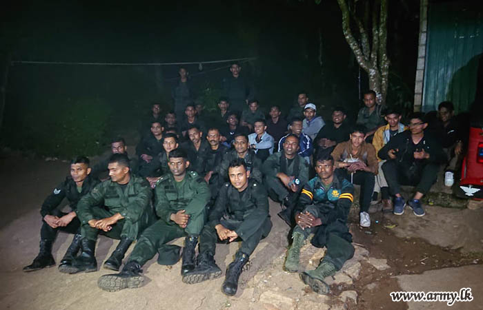 111 வது காலாட் பிரிகேட் படையினரால் ஹந்தானையில் வழிதவறிய மாணவர் குழு மீட்பு
